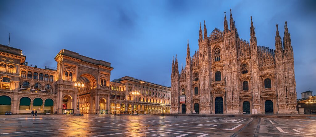 milan-italy-piazza-del-duomo-cathedral-square-164397397745