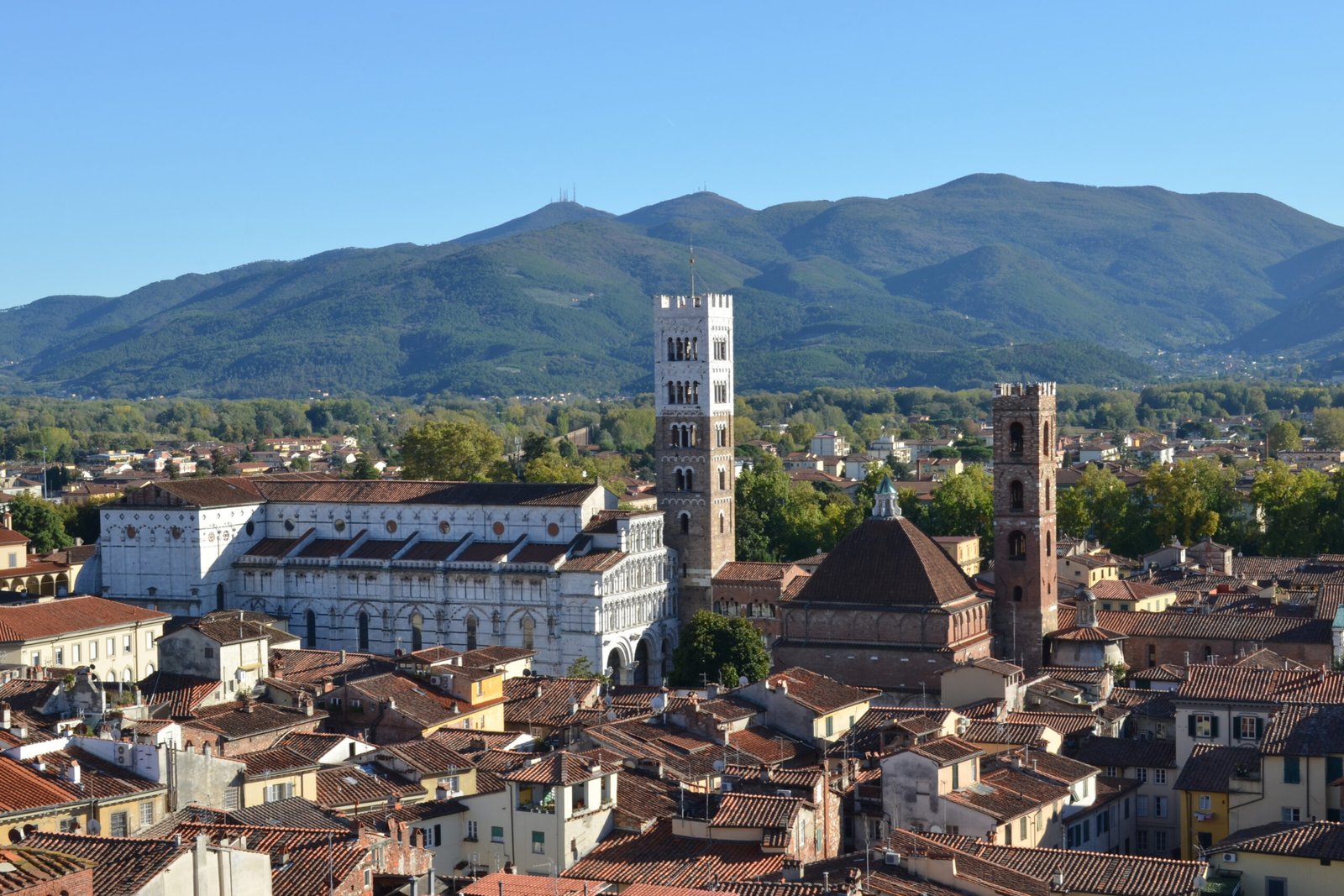 high-angle-view-houses-mountains-against-clear-sky