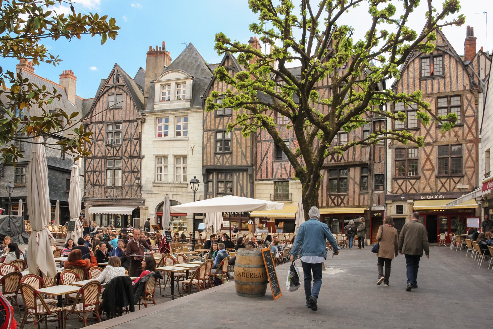 medieval-buildings-at-place-plumereau-tours-france-16391814545