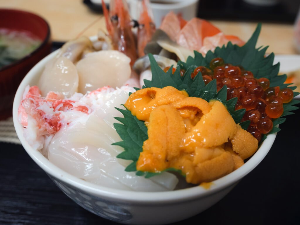 seafood-topped-on-rice-bowl-in-japanee-style-uni-sea-urchin-salmon-roe-eggs-hotate-scallops-crab-meat-and-shrimps-011467299630