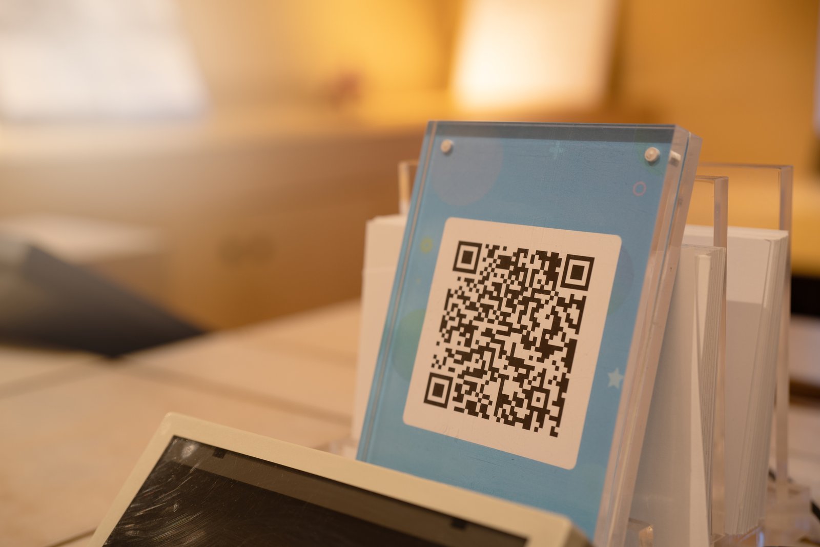 shanghai-china-may-2018-qr-code-payment-online-shopping-cashless-technology-concept-shop-in-shopping-center-21530374350